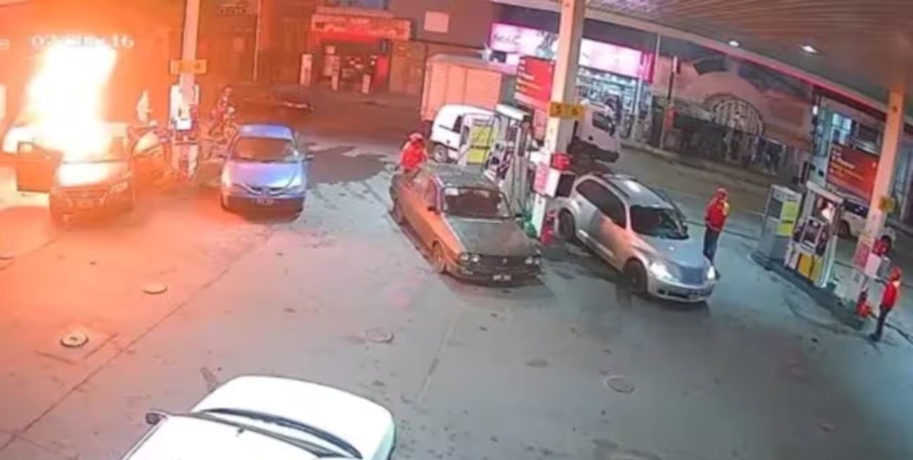 Un auto explotó en un estación de servicio tras cargar combustible en Concepción del Uruguay