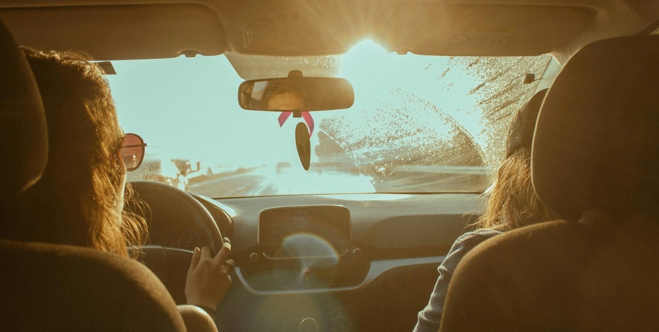 ¿Por qué colgar una cinta roja en el auto, según el Feng Shui?