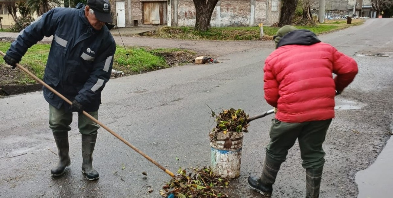 Tras las lluvias, refuerzan operativos de drenaje en Santa Fe