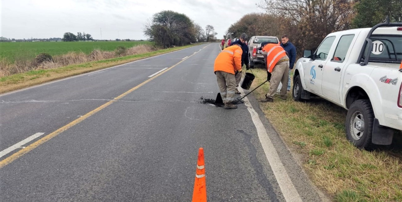 Bacheos en Ruta Nacional 11: Vialidad Nacional mejora la transitabilidad entre Candioti y Nelson