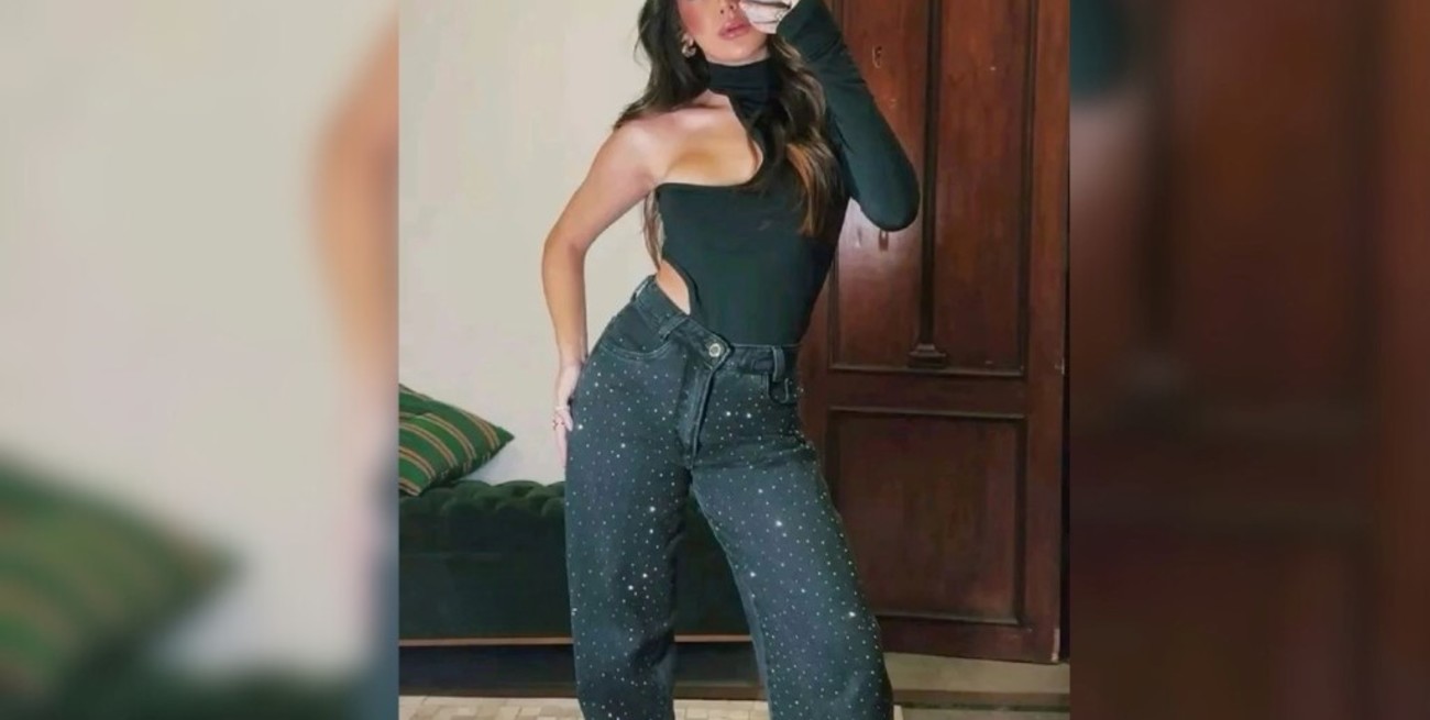 Cinco formas de usar jeans con strass sin caer en el exceso