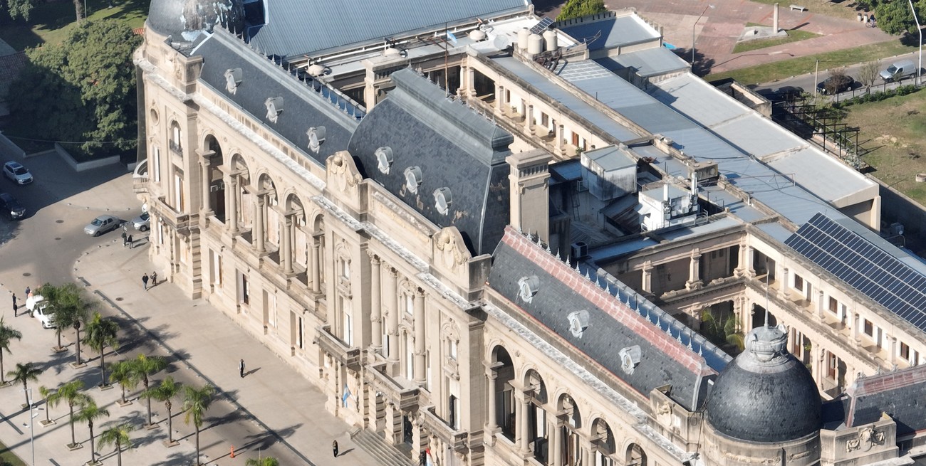 El gobierno de Santa Fe ofreció un 7% de aumento semestral a los empleados estatales