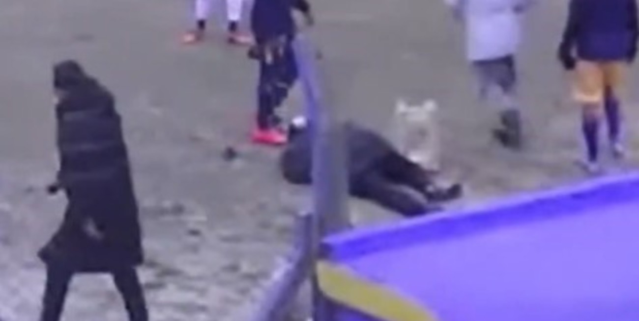 Video: Luis Ventura fue atacado durante un partido del ascenso y no podrá asistir a los Martín Fierro de Radio