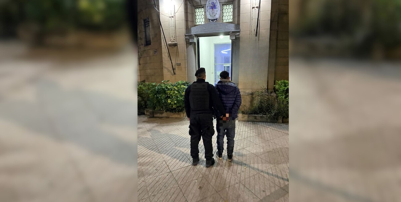 Santa Fe: quiso refugiarse en un comercio y lo encontraron con un pistolón