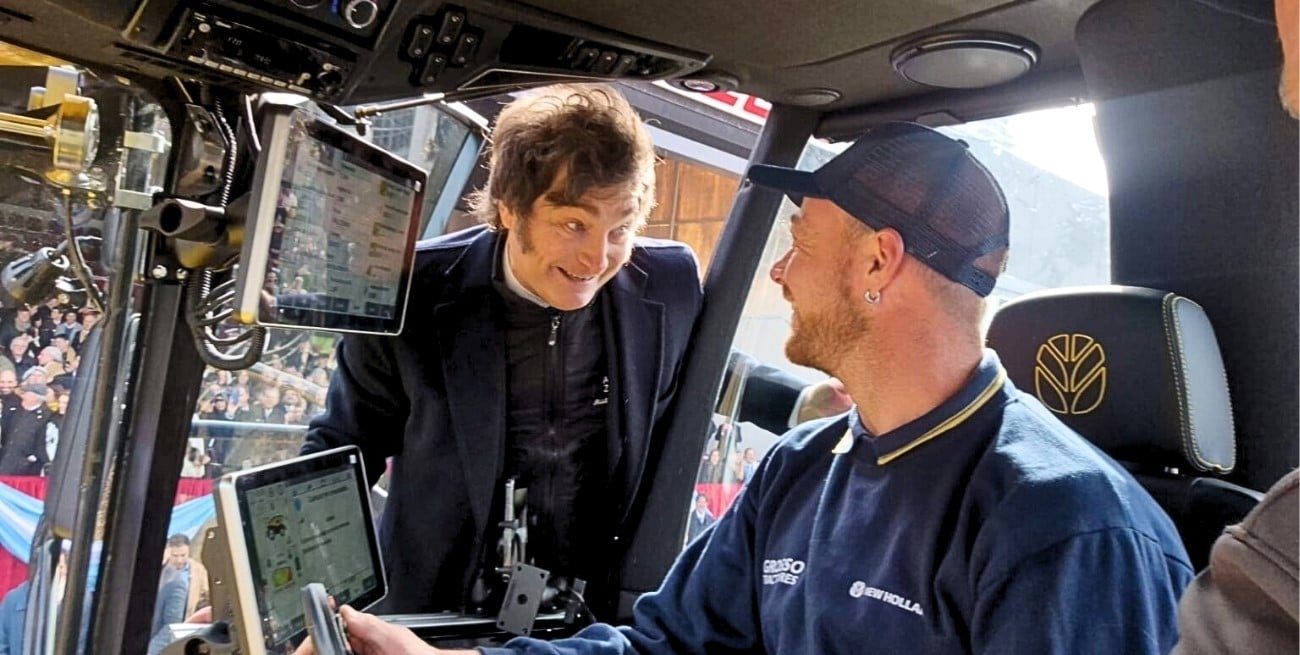 Un rafaelino recibió a Javier Milei en su máquina agrícola: "Fue un momento inesperado, pero de gran orgullo"