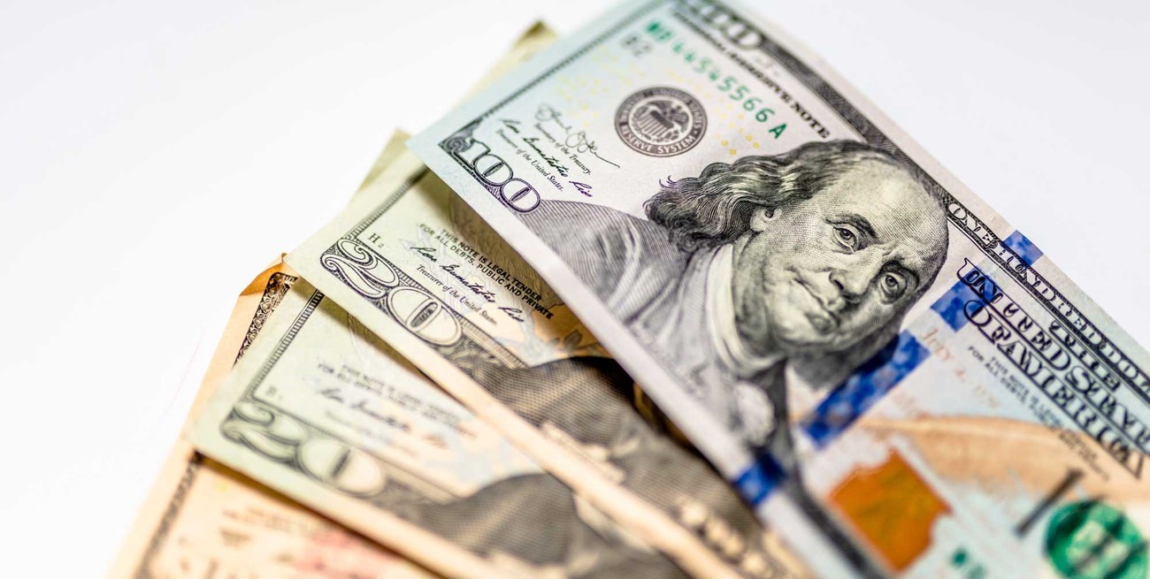 Así cerró el dólar en los bancos argentinos este lunes 25 de agosto