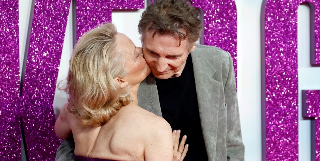 Pamela Anderson y Liam Neeson reavivan rumores de romance durante la gira de "The Naked Gun"