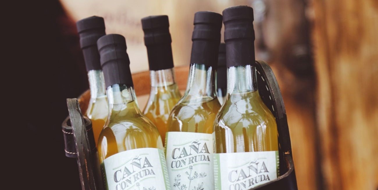 Caña con ruda: por qué y cómo se toma el 1º de agosto para atraer salud y buena suerte