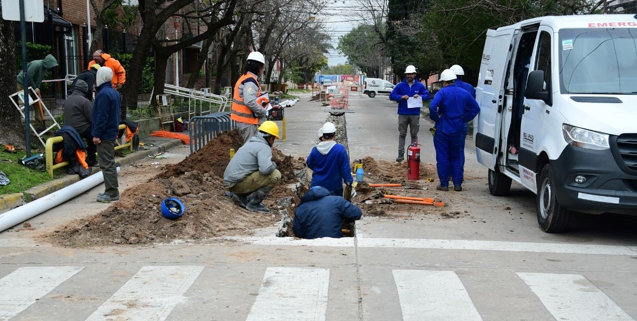 Escape de gas en barrio Candioti: operativo de emergencia tras la rotura de un caño