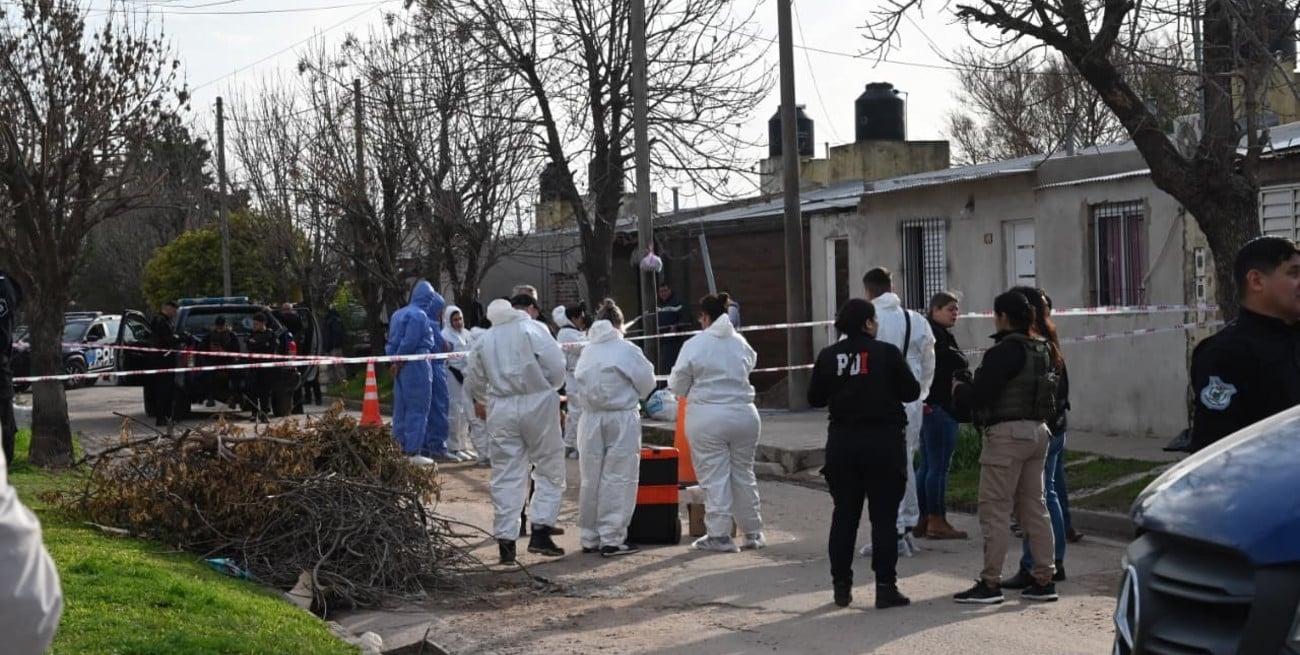 "Parecía una guerra"; el estremecedor relato de una vecina del policía atrincherado en Santa Fe