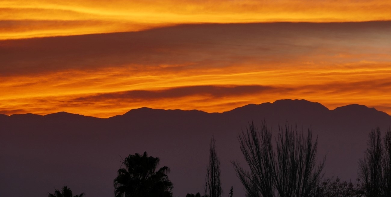 La sombra del Aconcagua se proyectó sobre el cielo de Mendoza y sorprendió a todos