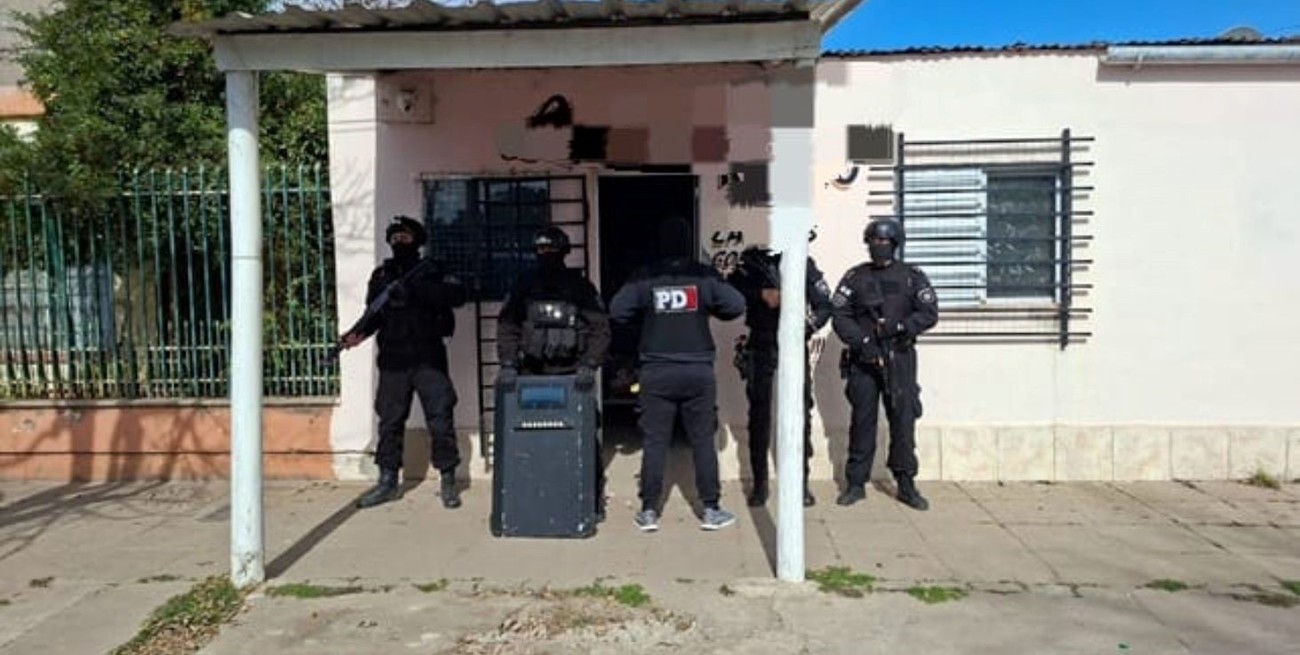 La PDI desbarató un "kiosco" de droga y detuvo a una pareja 

