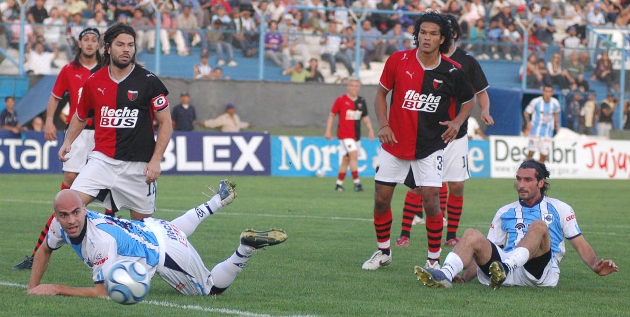 Colón, los recuerdos de Jujuy, la Locomotora Oliveras, los 40 jugadores utilizados y las lesiones