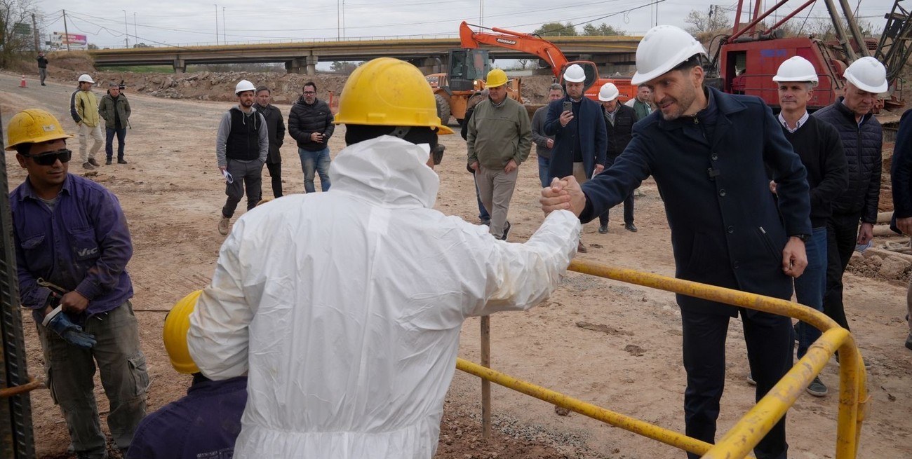 Pullaro recorrió las obras en la cascada del Saladillo