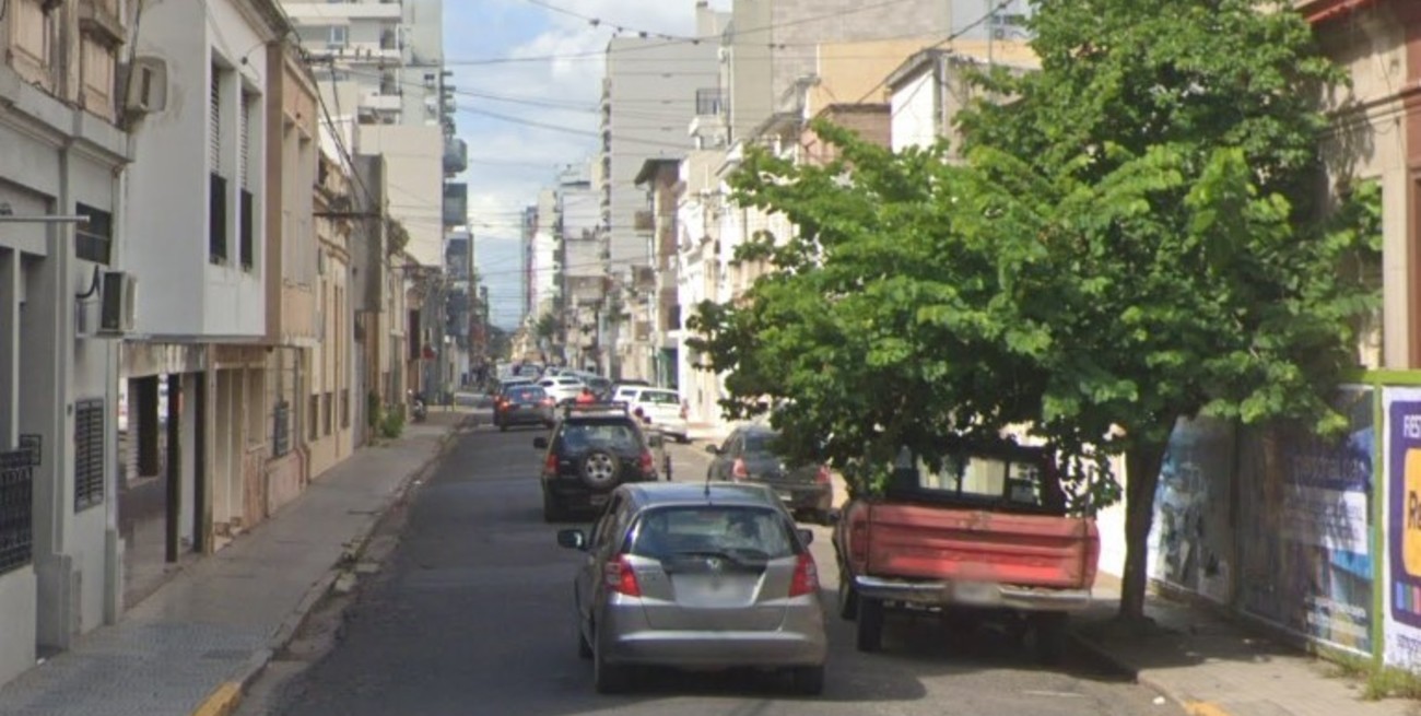 Este martes, continúan las tareas de bacheo en el micro y macrocentro santafesino