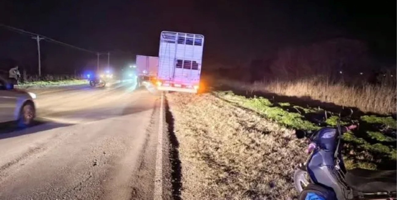 Tragedia en Entre Ríos: una mujer cayó de una moto y fue atropellada por un camión