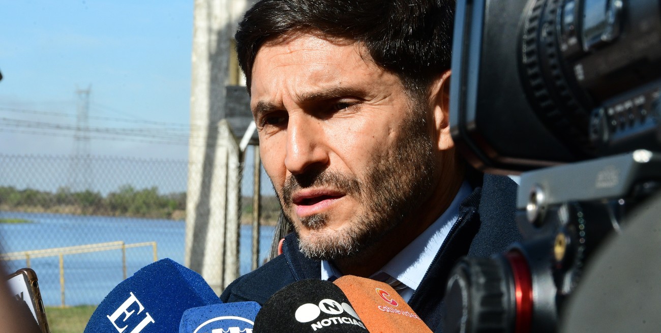 Pullaro pretende hacer una oferta salarial "semestral" a los empleados públicos