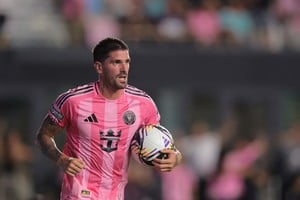 De Paul protagonizó un encontronazo con Sam Surridge, delantero del equipo visitante.