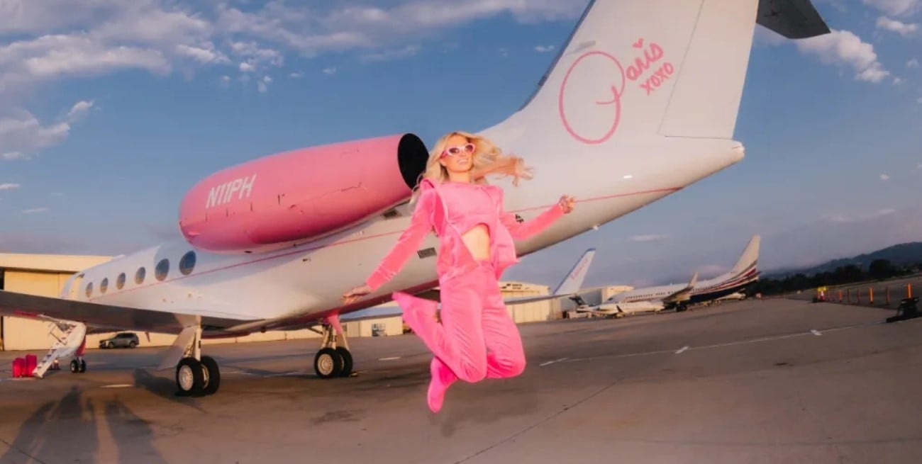 El nuevo jet privado de Paris Hilton que lleva el lujo y el rosa a las nubes