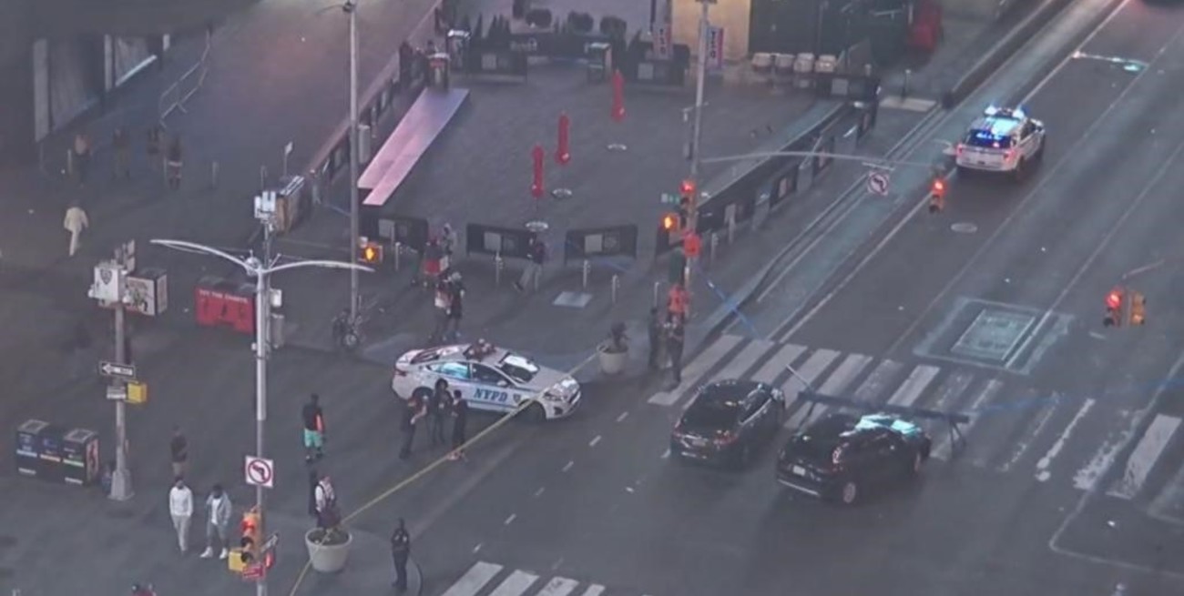 Un adolescente de 17 años abre fuego en Times Square y deja un saldo de tres personas heridas