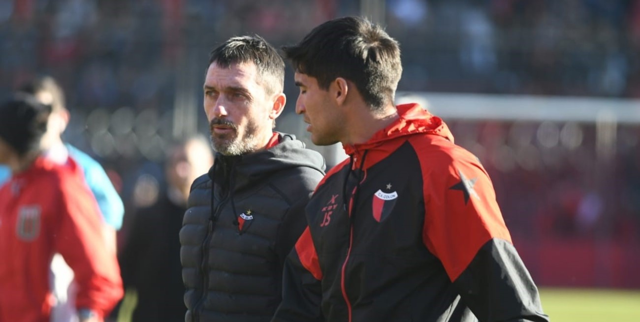 ¡Reunión ahora!: se define el futuro de Minella como DT de Colón