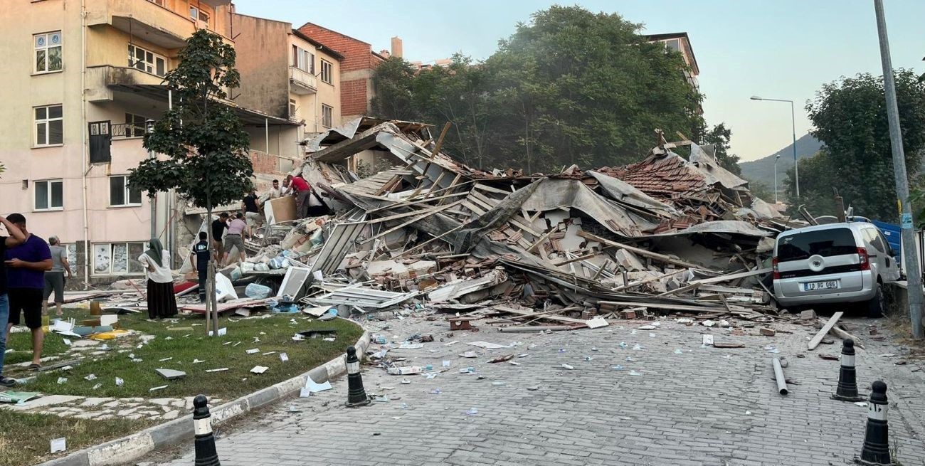Sismo de magnitud 6,1 en el oeste de Turquía deja edificios colapsados y heridos