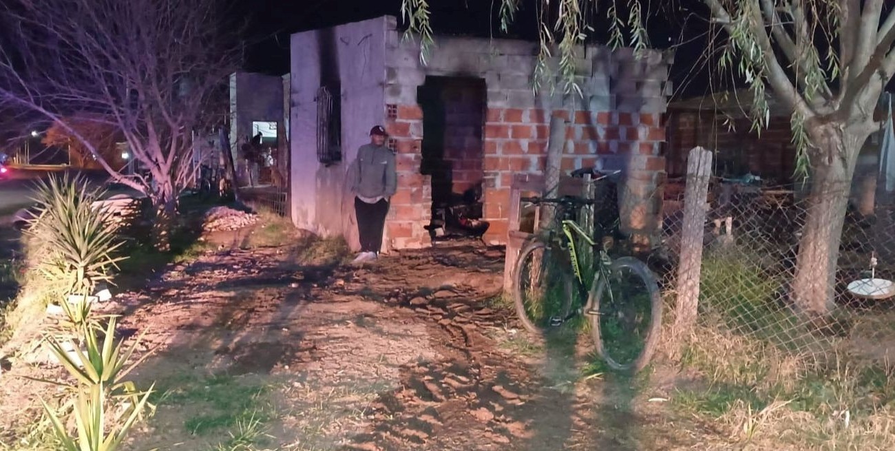 Bajo los efectos del alcohol, le quemó la casa a su expareja en San Justo