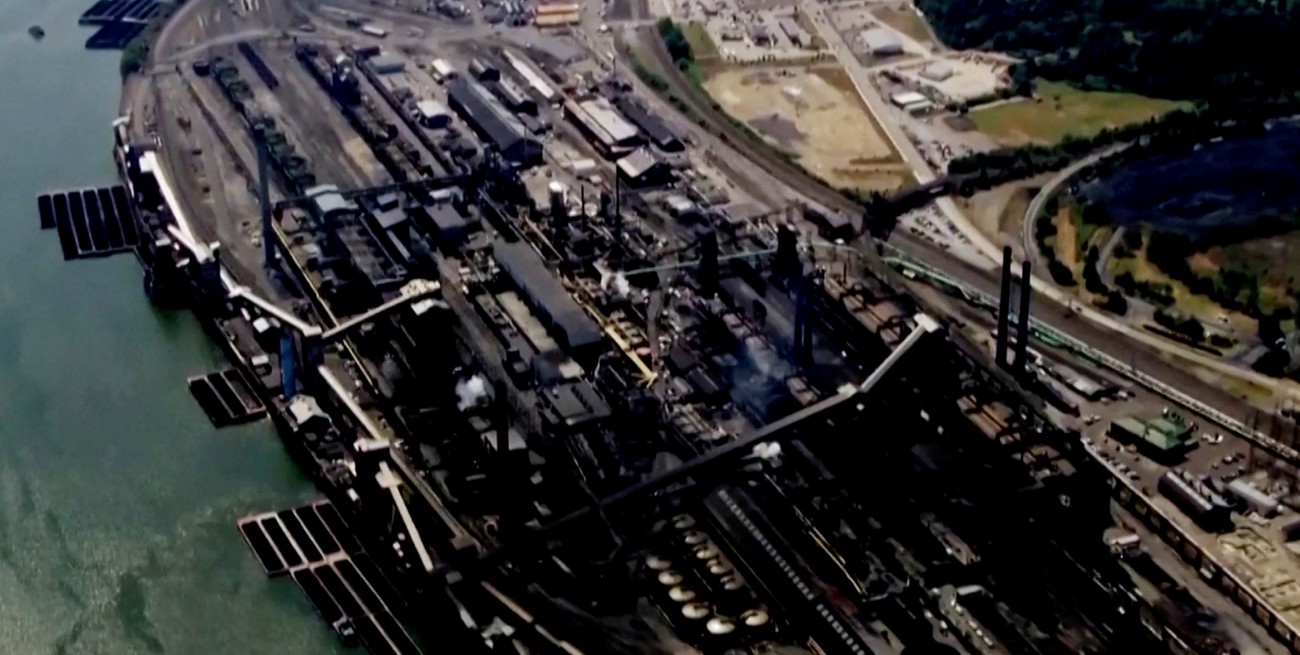 Explosión en una planta siderúrgica de Pensilvania dejó dos muertos y decenas de heridos