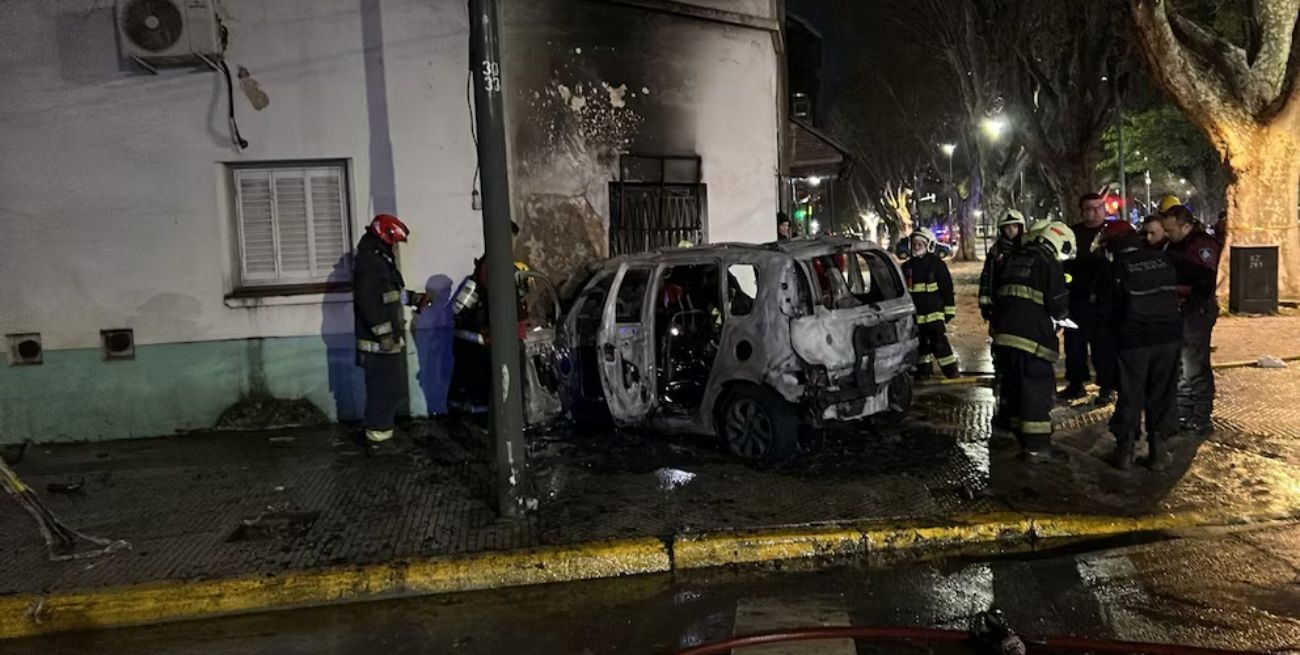 Tres menores robaron un auto, chocaron una casa y provocaron un incendio en Villa Soldati