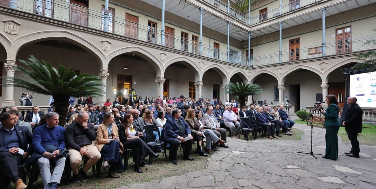 La ciudad homenajeó al Papa Francisco en el Colegio Inmaculada