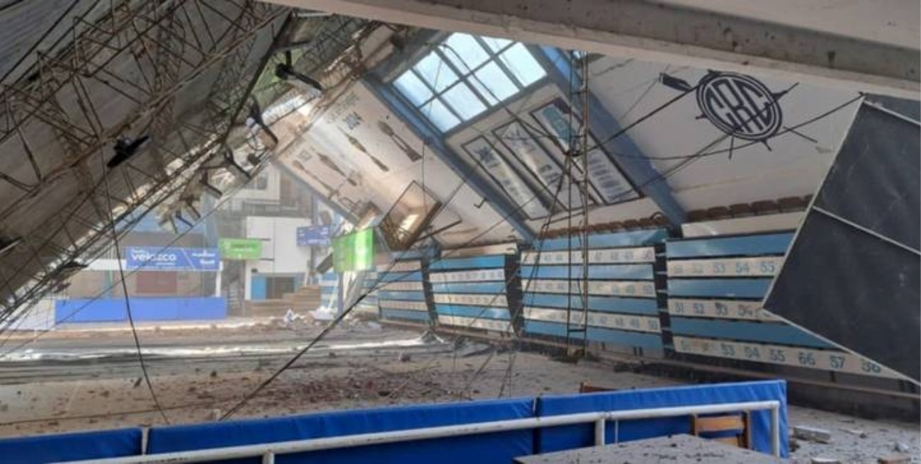 A días de la pretemporada: se cayó el techo del Club de Regatas Corrientes
