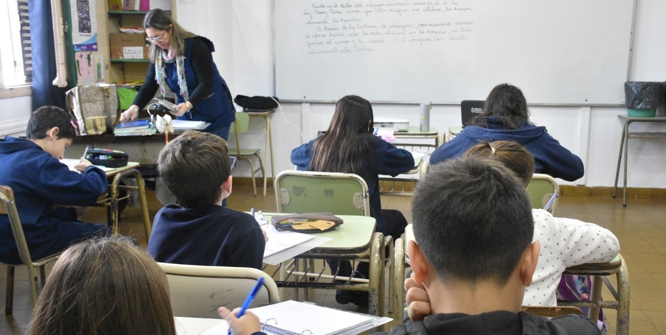 Docentes: en La Capital y Rosario, solo mociones de rechazo con acciones de "paros parciales" y "totales"