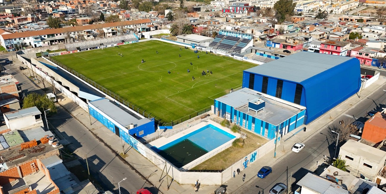 Colón y la advertencia del DT de San Telmo con relación a la cancha