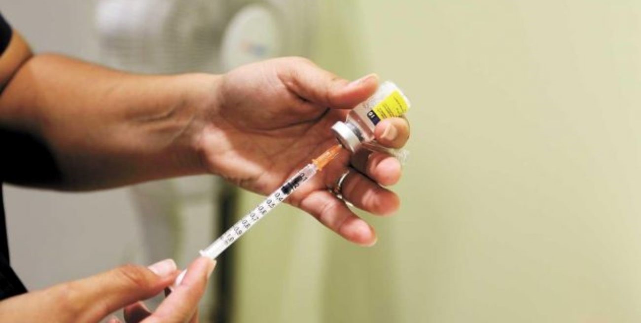 La vacuna contra la fiebre amarilla deja de ser gratuita: qué riesgos genera y a quiénes afecta