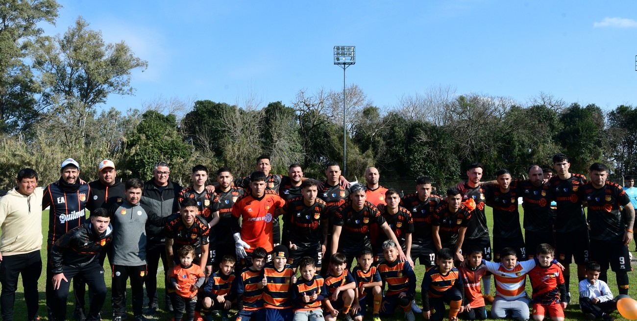 Las Flores goleó, se coronó campeón y empieza a soñar con el ascenso