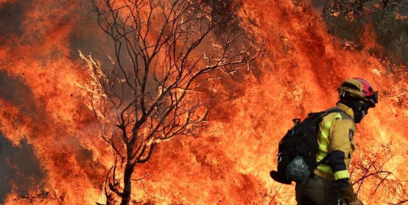 España despliega 500 soldados adicionales para frenar incendios forestales