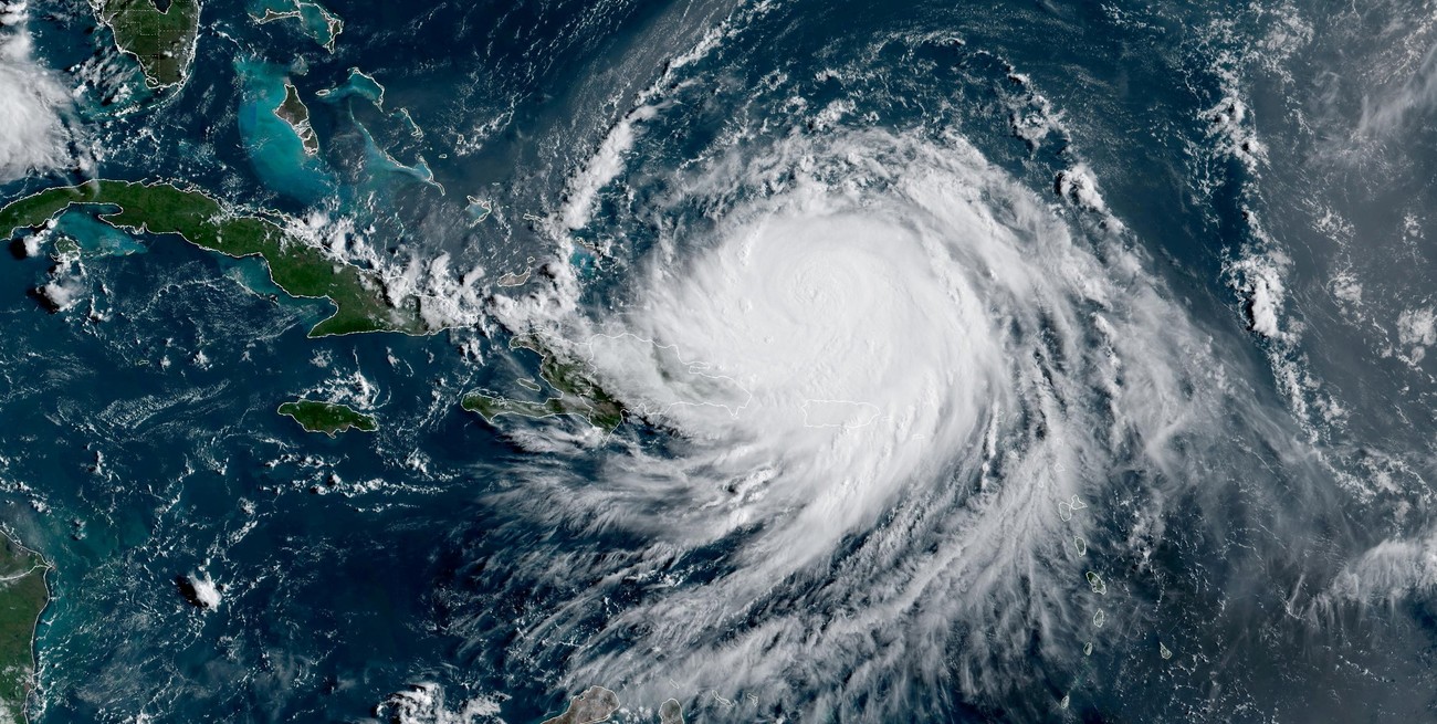 El huracán Erin alcanzó categoría 5 y se acerca a Puerto Rico e Islas Vírgenes