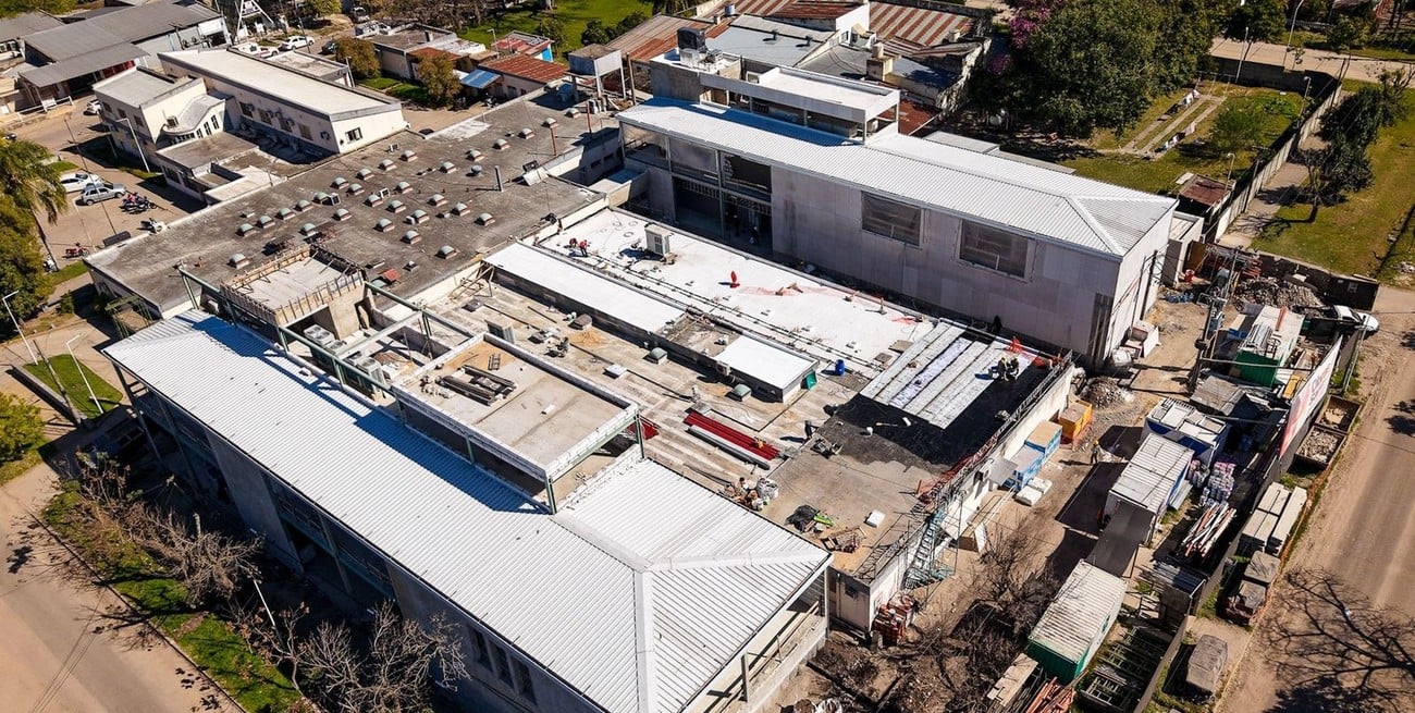 Hospital de Villa Ocampo: las obras de ampliación que desarrolla el Gobierno Provincial alcanzaron el 50% de avance