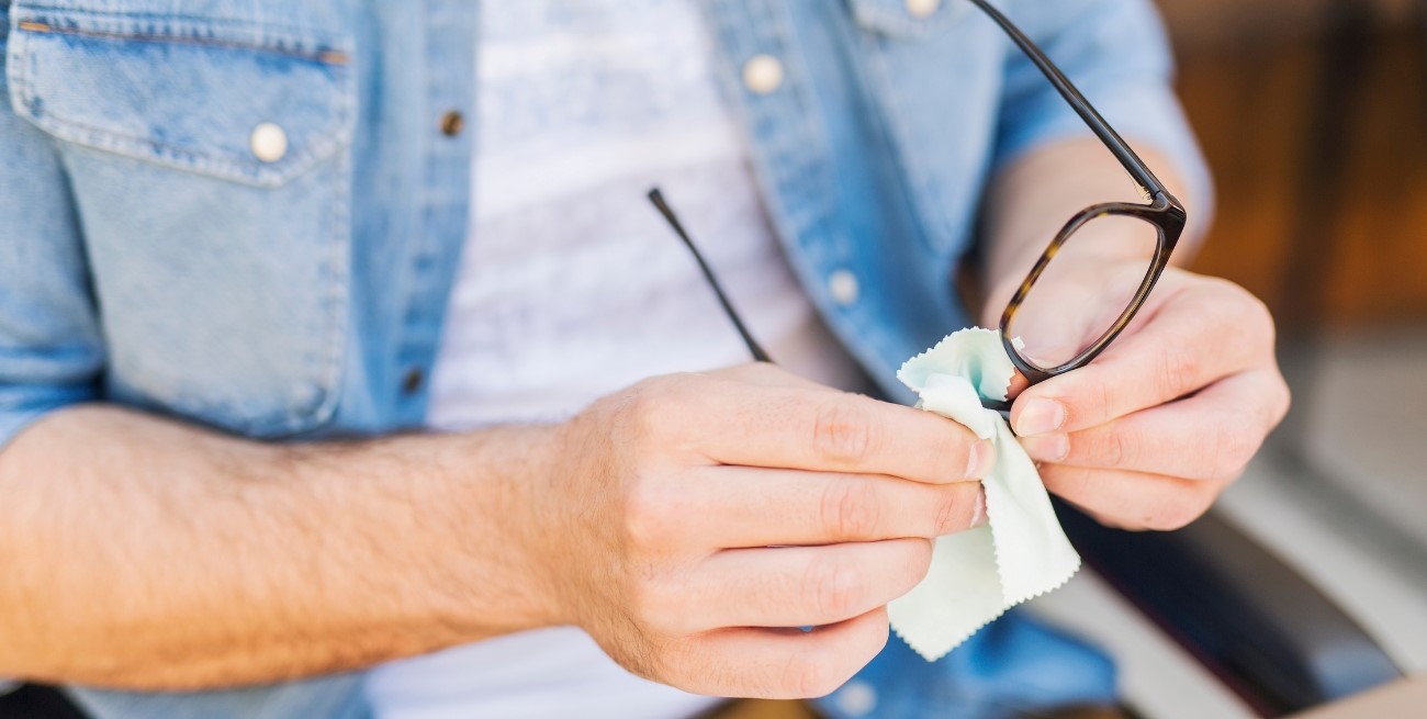 Recuperá tus lentes rayados con solo dos productos caseros