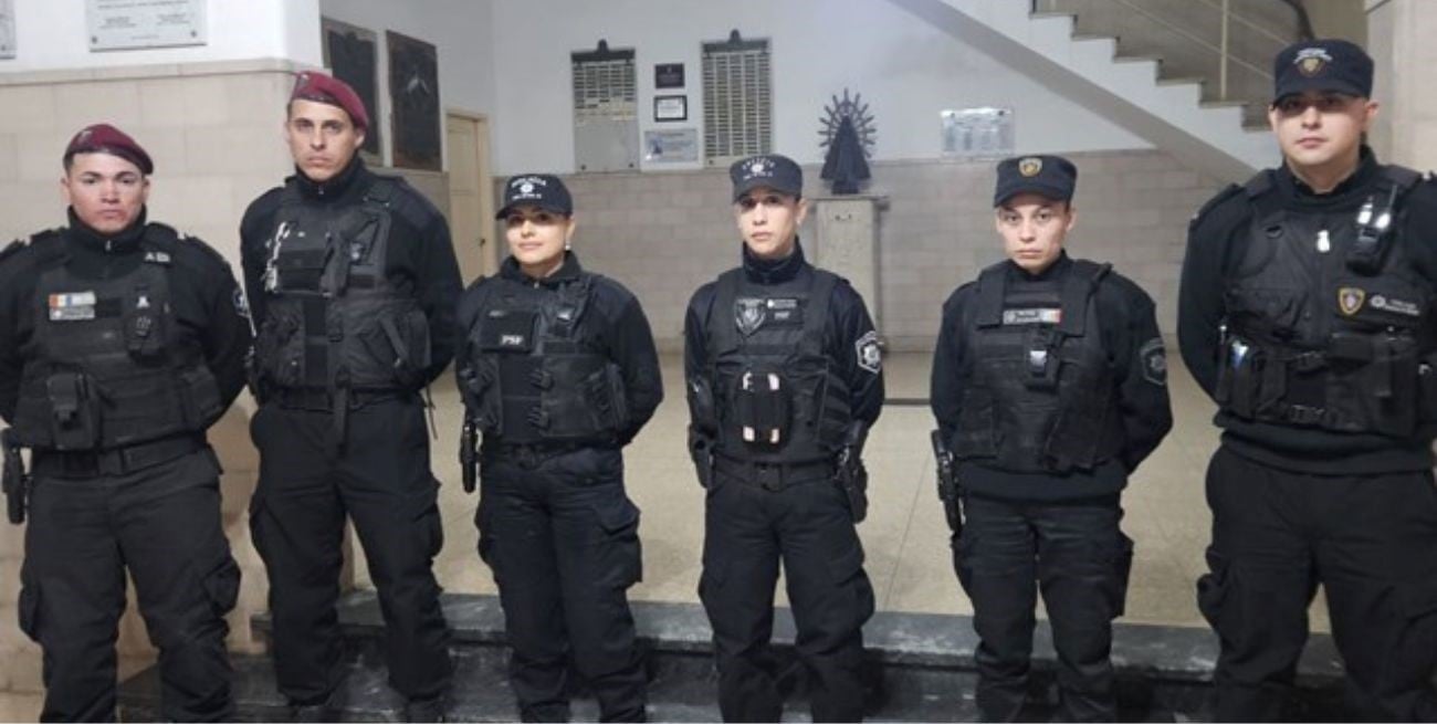 Policías asistieron a una mujer que dio a luz en su casa