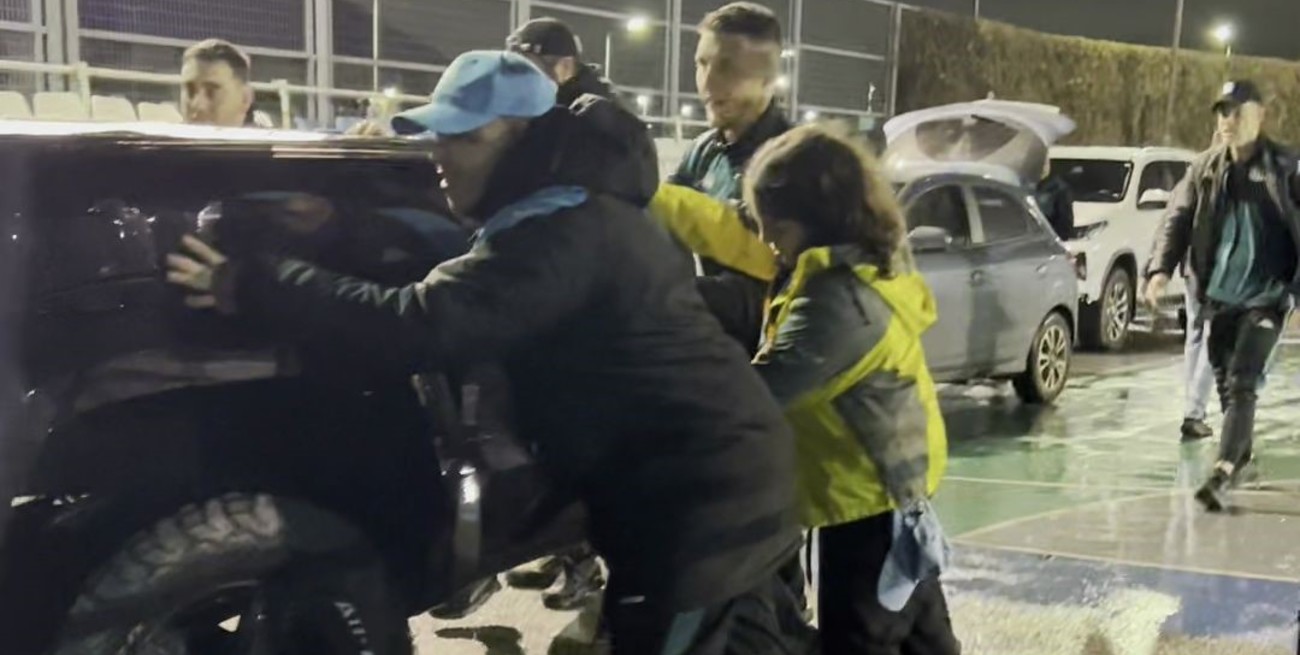 Insólito: después de convertir el gol agónico para Racing, Pardo empujó su camioneta 