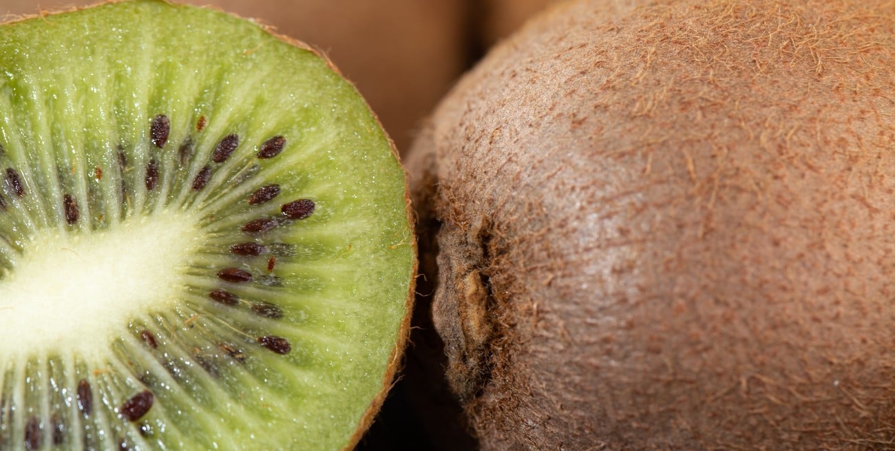 Kiwi: la fruta versátil que cuida el intestino y ayuda a controlar el colesterol