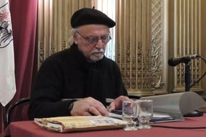 Héctor Berenguer, poeta rosarino ampliamente reconocido. En 2020 fue galardonado por su labor poética con el Premio de Honor de la Fundación Argentina para la Poesía. "La poesía nos interroga y también es interrogante", nos dice.  Gentileza