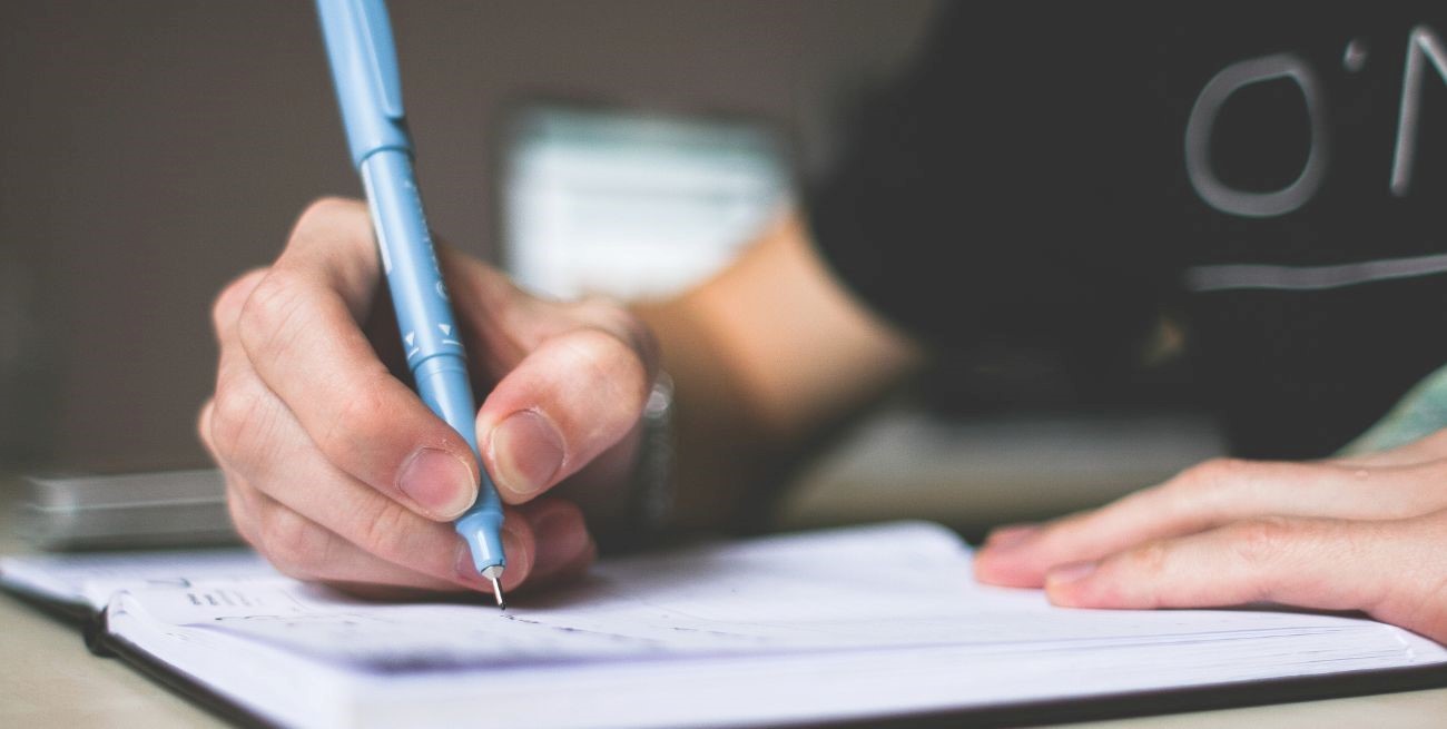 Por qué escribir a mano mejora la memoria y el aprendizaje