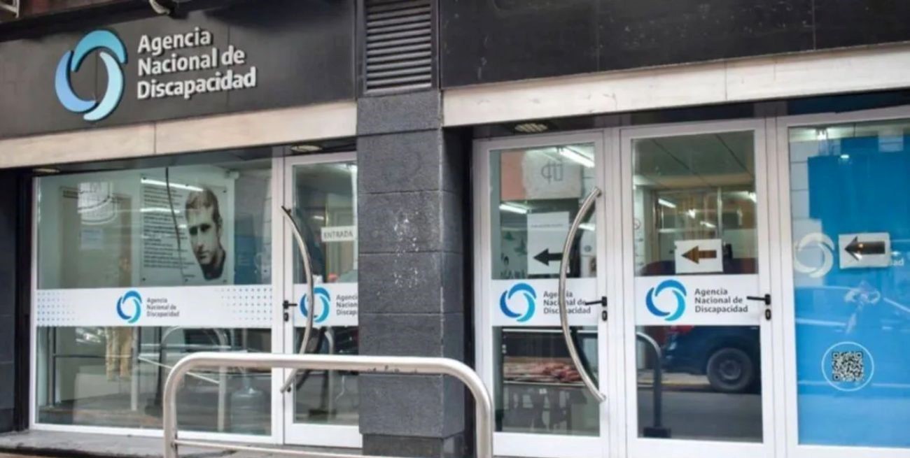 Por presuntas coimas: allanaron la Agencia de Discapacidad y la droguería Suizo Argentino