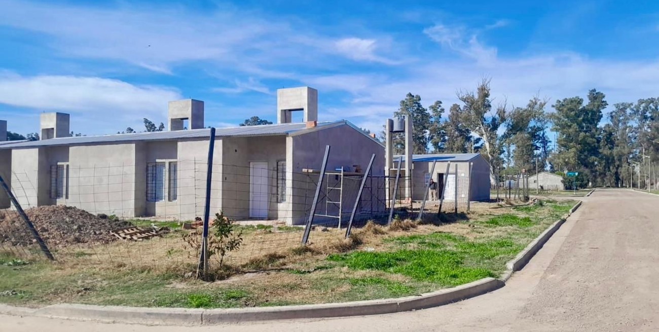 Provincia continúa con los trabajos para la terminación de 24 viviendas en Suardi