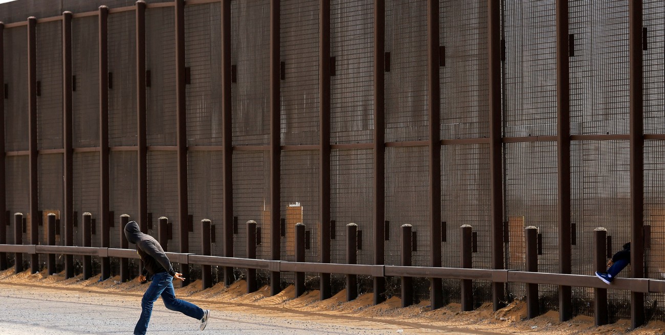 El Flujo migratorio en la frontera entre México y Estados Unidos cae 91 % en el último año