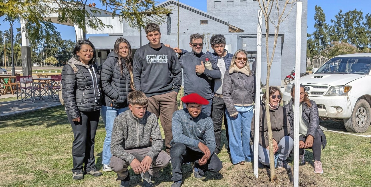 Vera se compromete con el medio ambiente y suma nuevos árboles a la ciudad