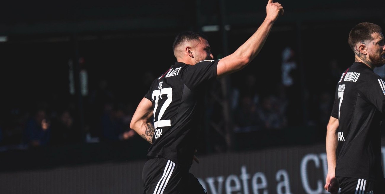 Riestra le ganó por goleada a Sarmiento y se impuso con autoridad en el Bajo Flores