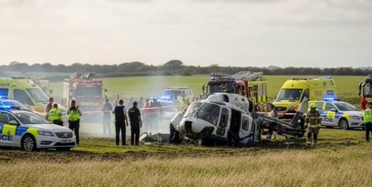 Reino Unido: un helicóptero se desplomó durante clase de vuelo y dejó tres muertos